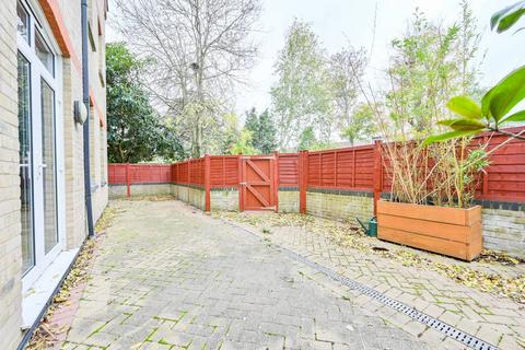 2 bedroom flat to rent, Grange Park, Ealing, London, W5