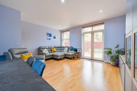 2 bedroom flat to rent, Grange Park, Ealing, London, W5