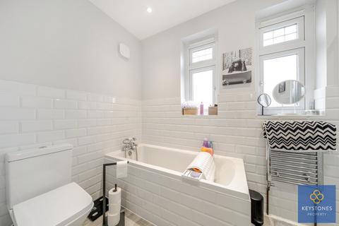 4 bedroom semi-detached house for sale, Moray Close, Romford, RM1