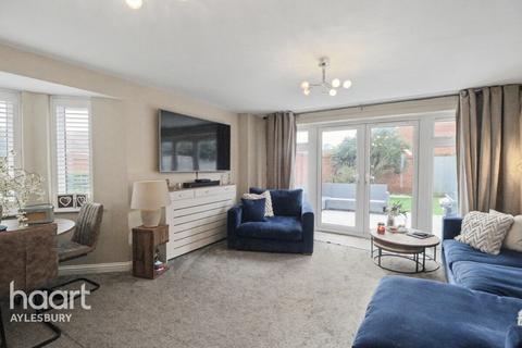 3 bedroom semi-detached house for sale, Collington Road, Aylesbury