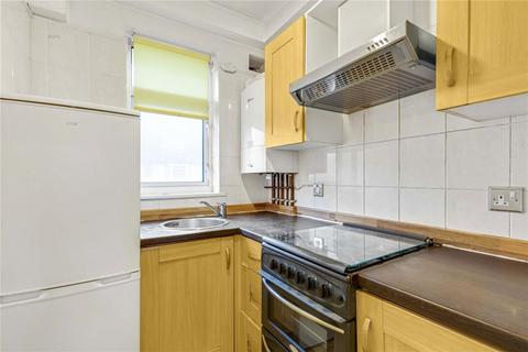 3 bedroom flat to rent, Blakenham Road, London SW17