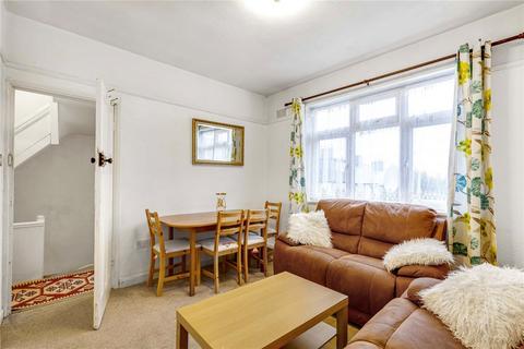 3 bedroom flat to rent, Blakenham Road, London SW17