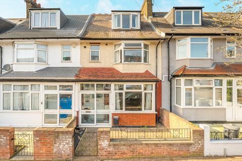 3 bedroom flat to rent, Blakenham Road, London SW17