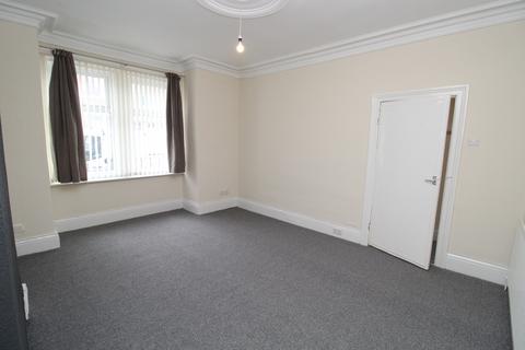 2 bedroom flat to rent, Westbourne Avenue, Gateshead NE8