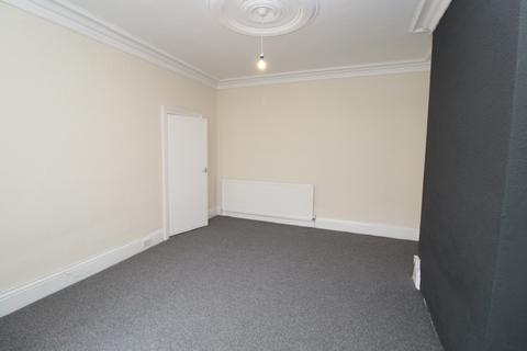 2 bedroom flat to rent, Westbourne Avenue, Gateshead NE8