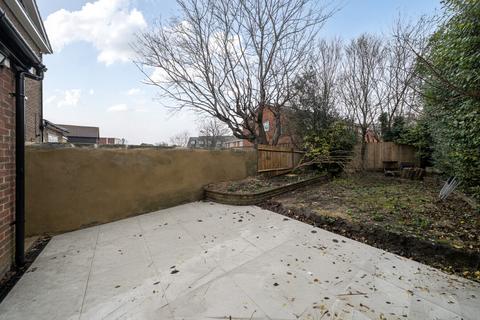 undefined, Commonside East, Mitcham CR4