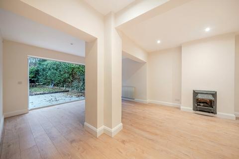 undefined, Commonside East, Mitcham CR4