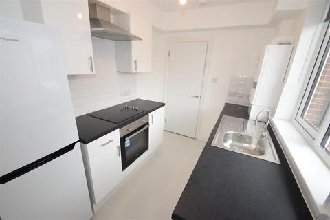 2 bedroom flat to rent, Charlotte Street Portsmouth Hampshire