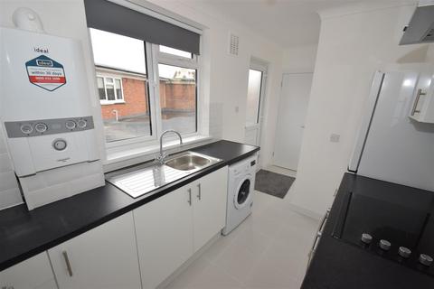 2 bedroom flat to rent, Charlotte Street Portsmouth Hampshire