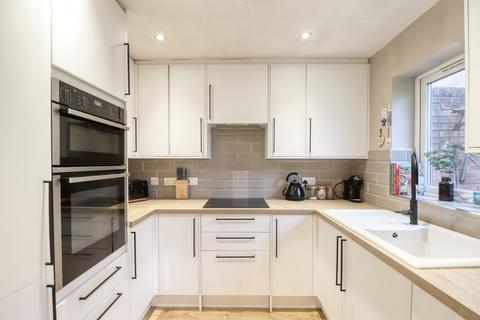2 bedroom apartment for sale, Eaton Avenue, High Wycombe HP12
