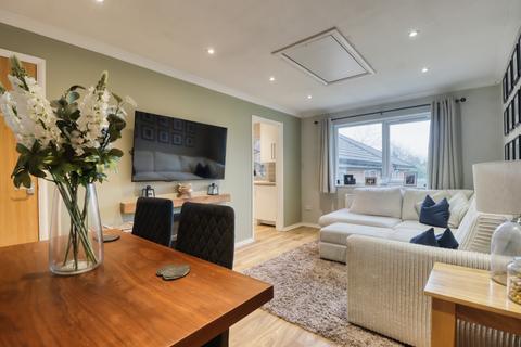 2 bedroom apartment for sale, Eaton Avenue, High Wycombe HP12