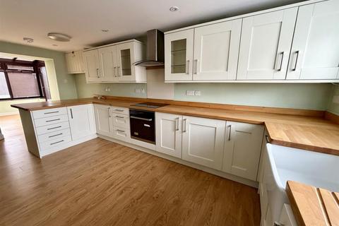 3 bedroom end of terrace house for sale, Bro Llewelyn, Llandegfan