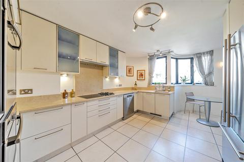 3 bedroom flat for sale, Savoy Court, Firecrest Drive, Hampstead, NW3