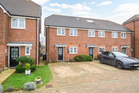 2 bedroom end of terrace house for sale, Grant Avenue, Walton-on-Thames, KT12