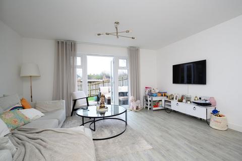 2 bedroom end of terrace house for sale, Grant Avenue, Walton-on-Thames, KT12