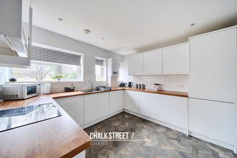 2 bedroom maisonette for sale, Ambleside Avenue, Hornchurch, RM12
