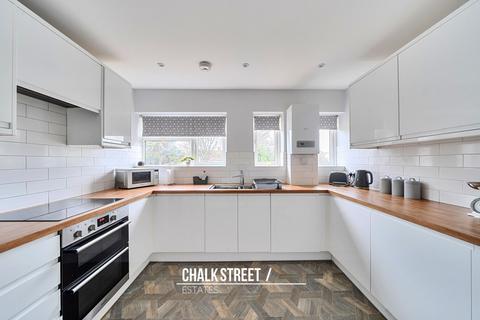 2 bedroom maisonette for sale, Ambleside Avenue, Hornchurch, RM12