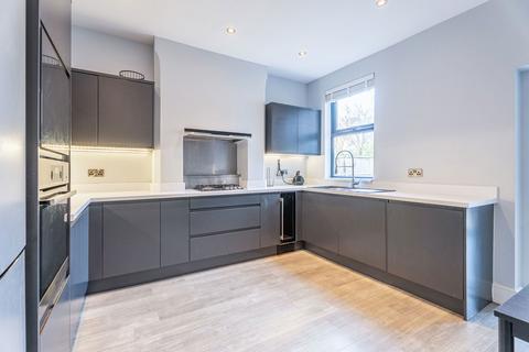 4 bedroom end of terrace house for sale, Charnwood Grove, Nottingham NG2