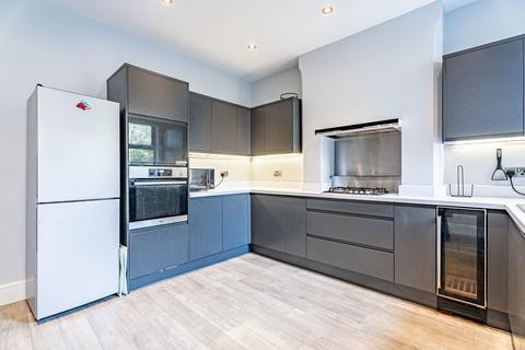 4 bedroom end of terrace house for sale, Charnwood Grove, Nottingham NG2