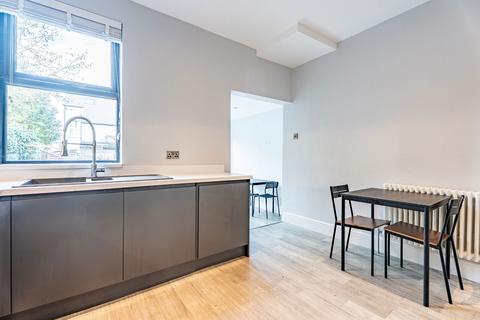 4 bedroom end of terrace house for sale, Charnwood Grove, Nottingham NG2