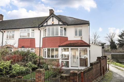 3 bedroom end of terrace house for sale, Heatherset Gardens, London SW16