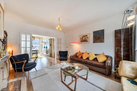 3 bedroom end of terrace house for sale, Heatherset Gardens, London SW16