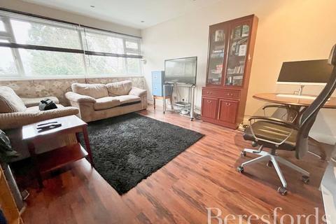 2 bedroom maisonette for sale, St. James Avenue, Ongar, CM5