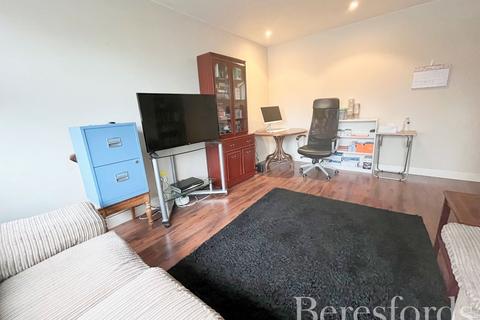 2 bedroom maisonette for sale, St. James Avenue, Ongar, CM5