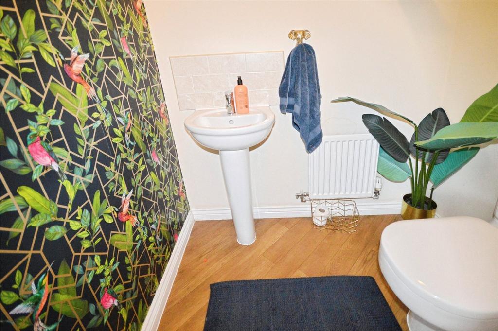 Cloakroom/Wc