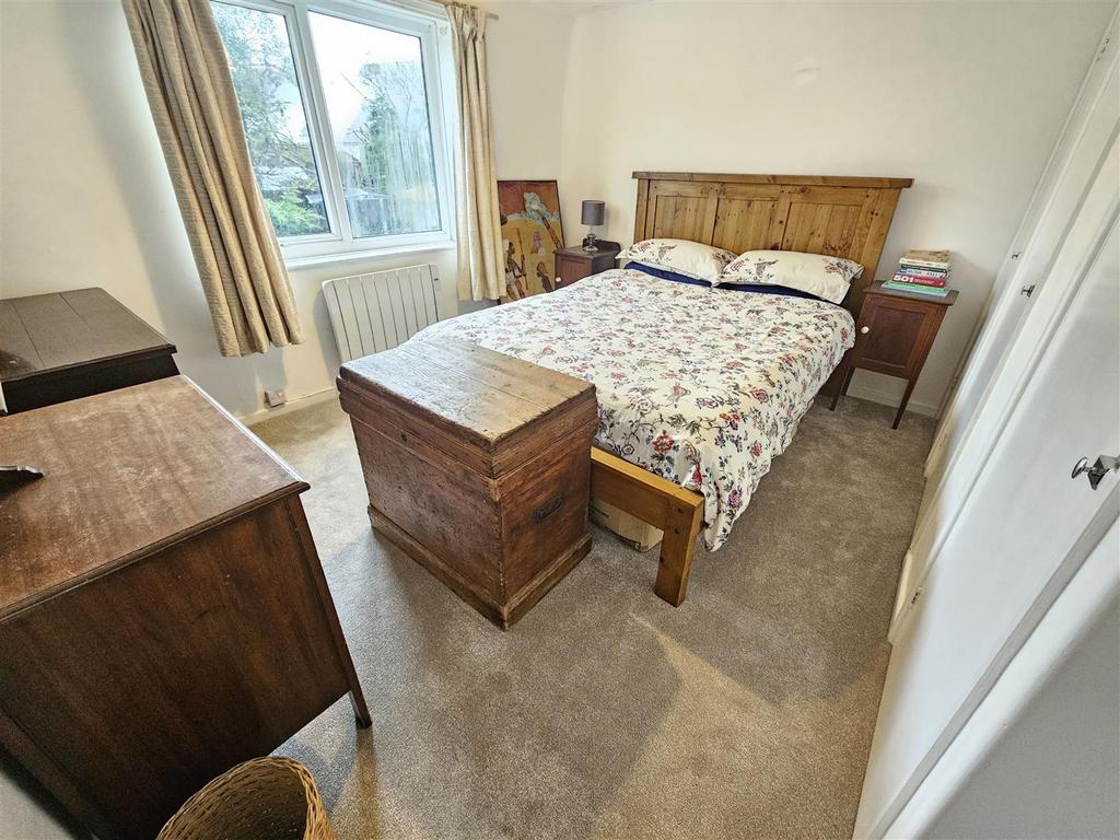 Bedroom 1.jpg