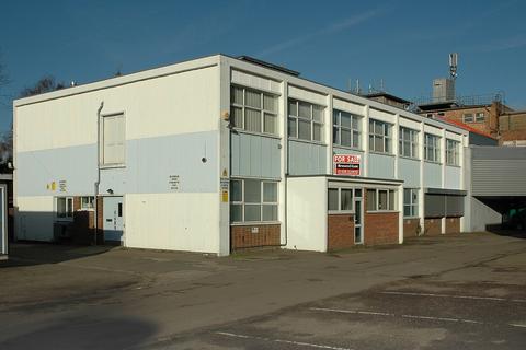 Distribution warehouse to rent, London Rd Baldock SG7 6NG