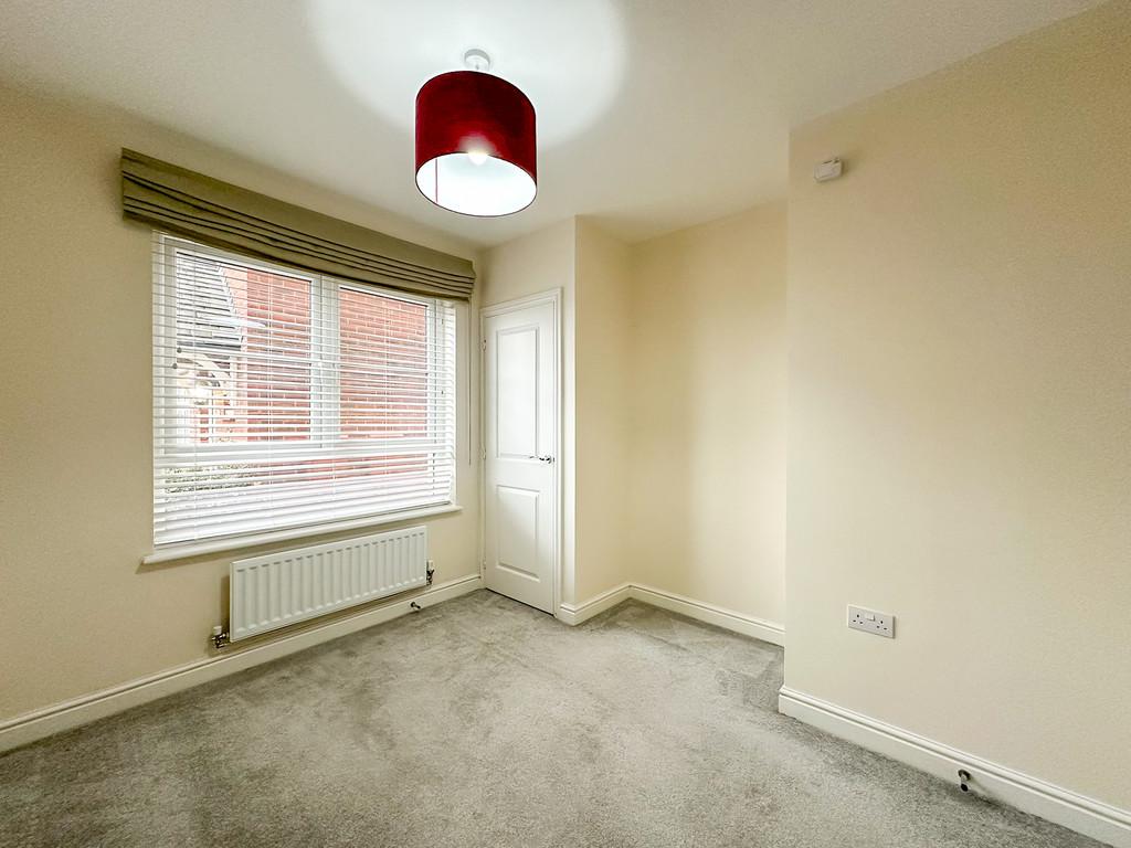Bedroom 2 (2)