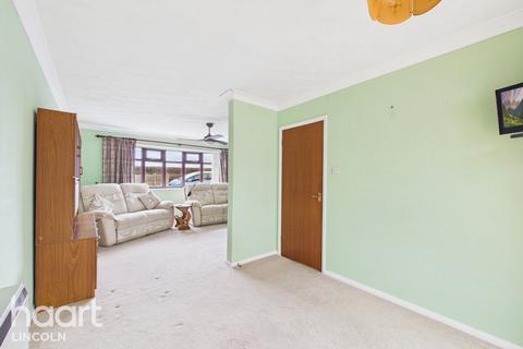 undefined, Corn Close, Fiskerton