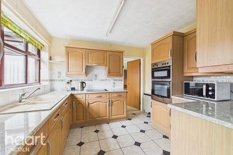 undefined, Corn Close, Fiskerton