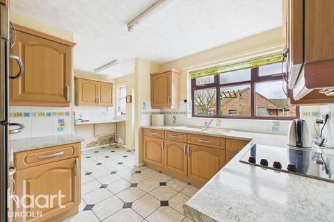 2 bedroom bungalow for sale, Corn Close, Fiskerton