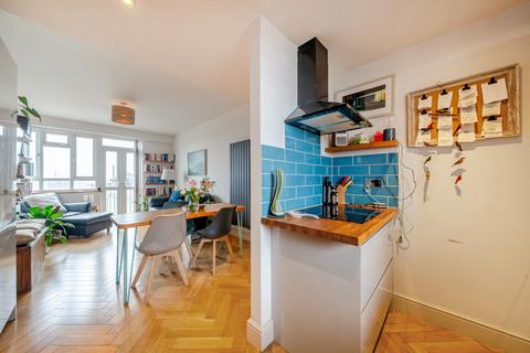 2 bedroom flat for sale, Gravenel Gardens, Nutwell Street, Tooting, London, SW17