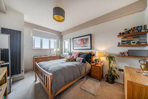 2 bedroom flat for sale, Gravenel Gardens, Nutwell Street, Tooting, London, SW17