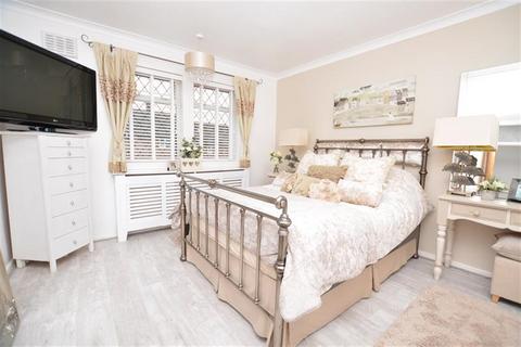 undefined, Grosvenor Drive, Loughton, IG10