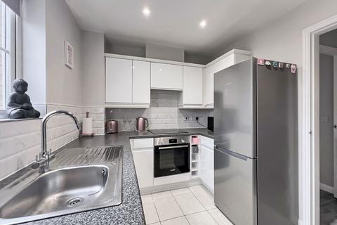 1 bedroom apartment for sale, Kidman Close, Romford RM2