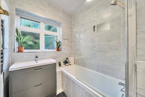 3 bedroom apartment for sale, Elm Park Road, Pinner