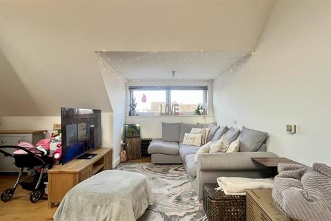 2 bedroom apartment to rent, 713 London Road, Cheam SM3