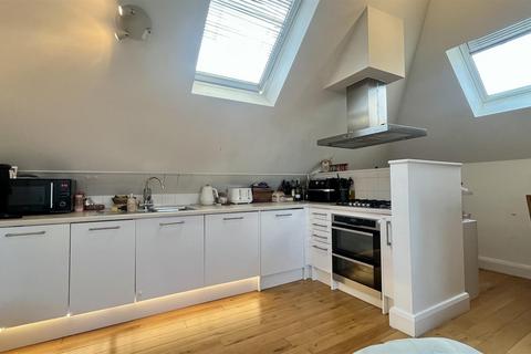 2 bedroom apartment to rent, 713 London Road, Cheam SM3