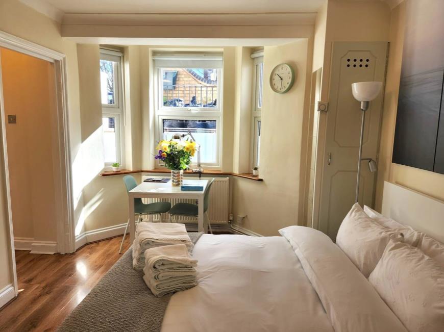 Studio 1 - 13-15 St. Thomas Road N4 - 5.png