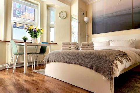 undefined, St. Thomas Road, Finsbury Park, London