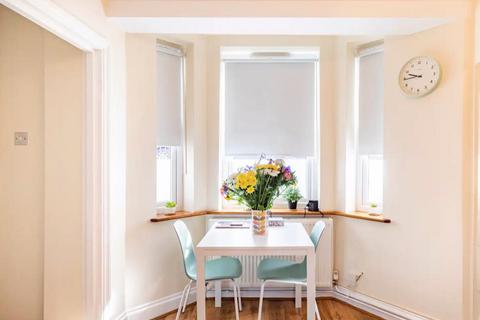 Studio to rent, St. Thomas Road, Finsbury Park, London