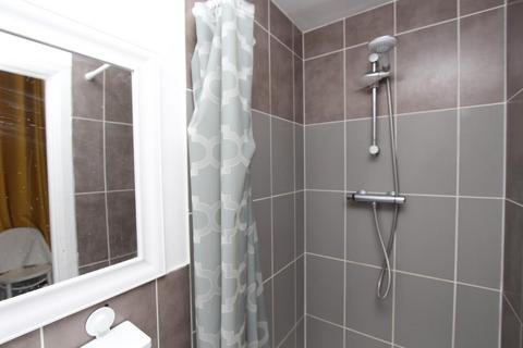 Studio to rent, Castletown Road, West Kensington W14