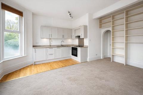 2 bedroom flat for sale, Bromley Road, Catford, London, SE6