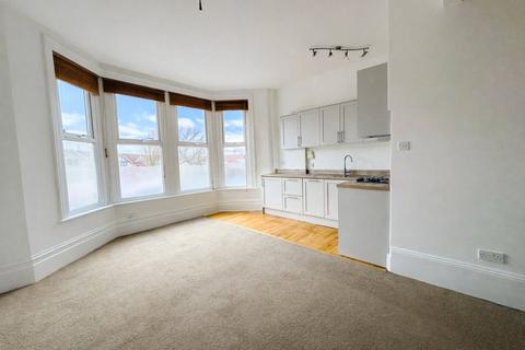 2 bedroom flat for sale, Bromley Road, Catford, London, SE6
