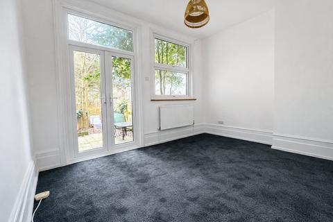 2 bedroom flat for sale, Bromley Road, Catford, London, SE6