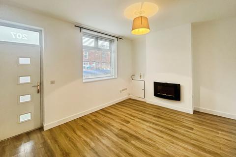 2 bedroom end of terrace house to rent, Billinge Road, Pemberton, Wigan, WN5